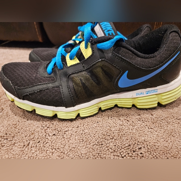 Nike womens Dual Fusion ST 2 Black Volt Blue Running Shoe - Picture 1 of 11